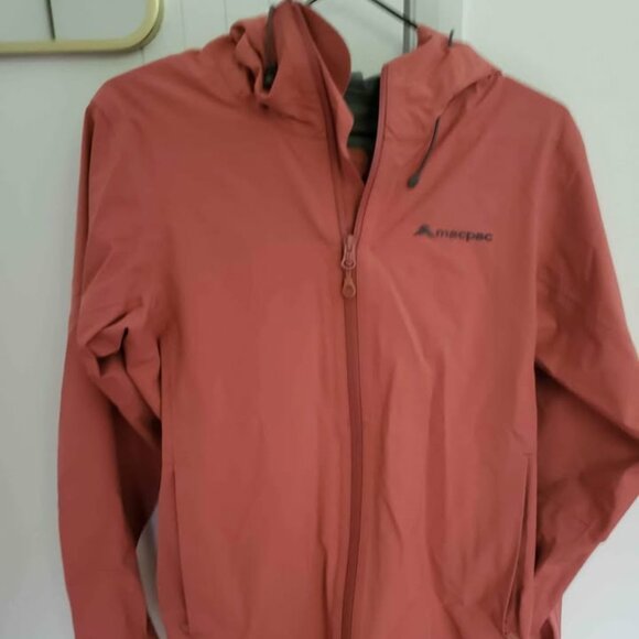 Macpac lightweight Rainjacket - Picture 1 of 4